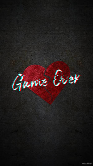 破碎的紅色心形，帶有「Game Over」故障文字，深色背景。