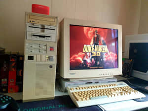 運行Duke Nukem 3D遊戲的復古米色電腦設置。