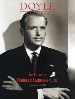 Douglas Fairbanks Jr. 在 Doyle New York 拍賣活動中的肖像。 — 黑白 壁紙