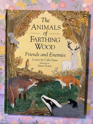 兒童書封面，展示狐狸和鹿等森林動物。 — 森林 壁紙