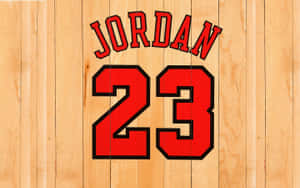 木紋背景上的紅色 Jordan 23 球衣標誌 — 邁克爾·喬丹 壁紙