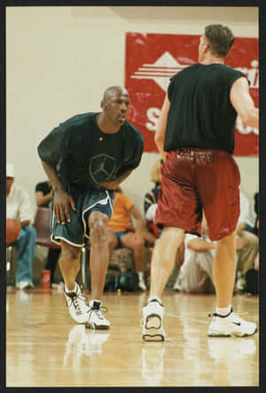米高佐敦在籃球訓練中（木地板） — Air Jordan GIF 壁紙
