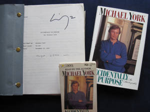 Michael York 自傳的簽名手稿和有聲書封面。 — 紐約市 壁紙