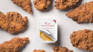炸雞塊和Chick-fil-A醬料包在木頭上。 — 美食 壁紙
