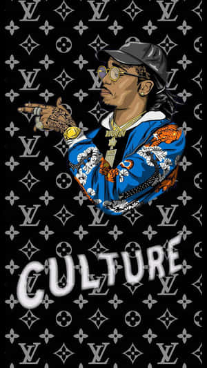 街頭服飾男子在LV字母組合背景上指向「culture」文字。