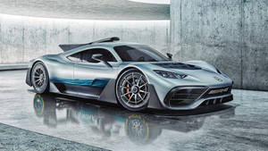 帶有藍色點綴的銀色 Mercedes-AMG One 超跑停在帶有倒影的混凝土車庫中。 — 平治 C300 壁紙