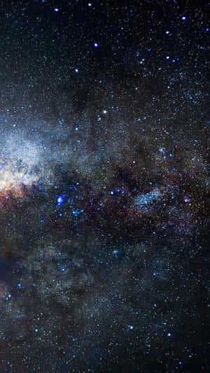 銀河系，在深空中閃耀的星雲和無數星辰。