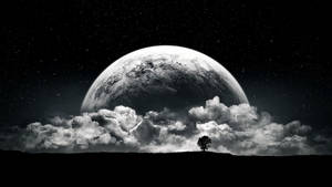 山丘上的一棵孤樹，下方是巨大的行星和星空。