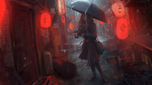 一個人在夜間被紅燈籠照亮的雨中小巷裡撐傘行走。