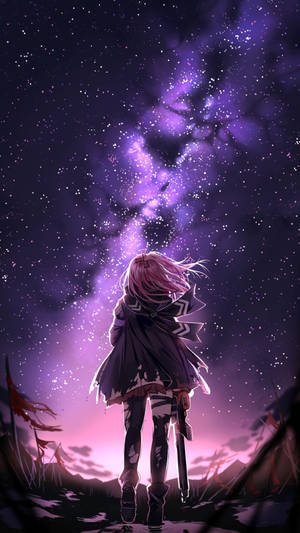 粉紅色頭髮動漫女孩站在田野中，紫色星系天空下 — 可愛動漫女仔 壁紙