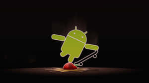 在黑暗環境中，綠色Android吉祥物在紅色蘋果上保持平衡。 — 滑板 壁紙