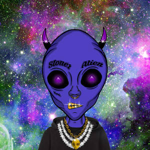 紫色外星人帶有惡魔角和金鏈，在色彩繽紛的星空背景上。