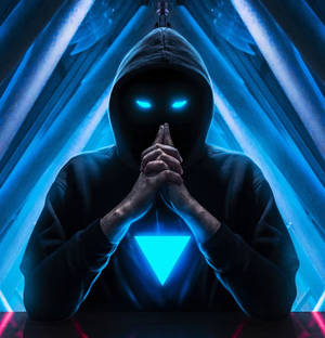 神秘戴兜帽人物，發光眼睛和胸前三角形，在霓虹藍色走廊中。 — 深藍色 壁紙