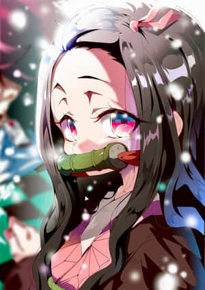 粉紅眼睛黑髮的動漫女孩在雪景中手持竹劍，周圍有發光粒子。 — 鬼滅之刃 禰豆子 壁紙