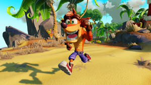 Crash Bandicoot 跑過一個有棕櫚樹同岩石嘅熱帶叢林。