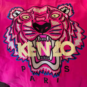 帶有刺繡老虎頭和 'KENZO PARIS' 文字的粉紅色布料。
