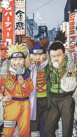 三個動畫角色穿著色彩繽紛的服裝，在繁忙的東京街道上擺姿勢，背景有霓虹燈。