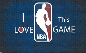 NBA標誌，籃球運動員剪影和文字 i love this game 在磚牆上。