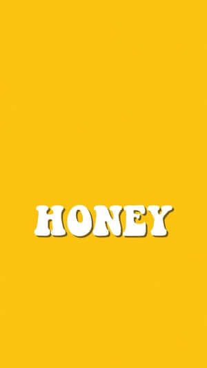 在純黃色背景上寫有 honey 的粗體白色文字。
