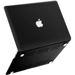 黑色Apple手提電腦以一定角度打開，顯示通風口和標誌
