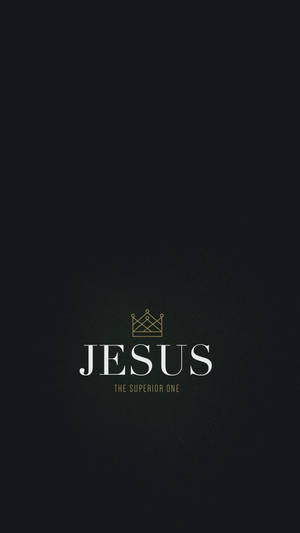 文字壁紙，黑色背景上以白色和金色顯示戴著皇冠的JESUS，並標有THE SUPERIOR ONE。