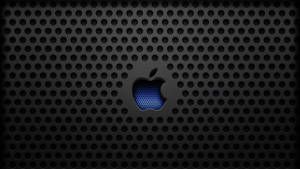 Apple標誌在黑色穿孔背景上發出藍光