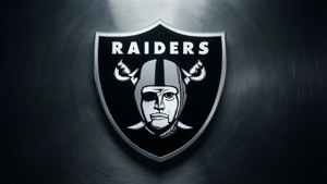 Raiders足球隊標誌在拉絲金屬背景上 — 掠奪者 壁紙