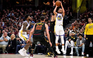 NBA籃球運動員史提芬居里在比賽中投出三分球。 — 科比· Bryant 壁紙