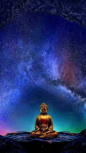 金色佛像在岩石洞穴中的星空下冥想。 — 禪 壁紙
