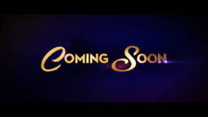 深紫色背景上帶鏡頭光暈嘅金色「Coming Soon」文字