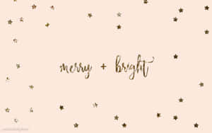 蜜桃色背景上的金色星星和 merry bright 文字 — 簡約聖誕 壁紙