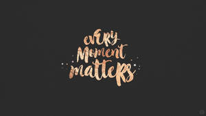 金色書法文字，寫著 every moment matters，背景深色帶小星星 — 灰色 GIF 壁紙