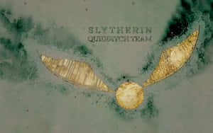 金色飛賊帶翅膀在綠色水彩背景上，標示Slytherin Quidditch Team。 — 霍格華茲 GIF 壁紙
