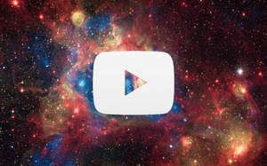 YouTube播放按鈕漂浮在色彩繽紛的星空宇宙星雲中。
