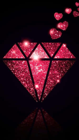 一顆粉紅色閃亮鑽石，帶有漂浮的心形和倒影，背景為黑色。 — iPhone 7 壁紙