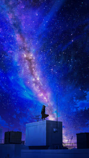 在明亮的星空星系下，屋頂上一個人的剪影。 — 可愛動漫女仔 壁紙