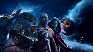Guardians of the Galaxy 團隊在外太空擺姿勢，身後有行星和星星。