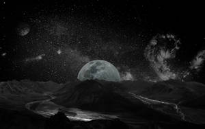 一個月光照耀的外星山谷，有發光的河流和上方的宇宙雲。