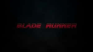 在黑暗煙霧背景上以紅色金屬字體顯示的Blade Runner標題