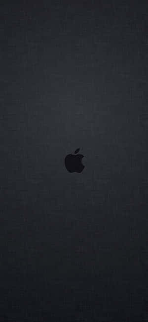 深色紋理布料背景上的黑色Apple標誌。