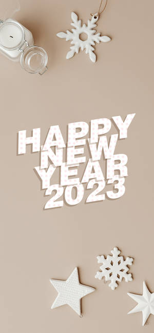 Happy New Year 2023 文字，帶有白色雪花和星星，在米色背景上。