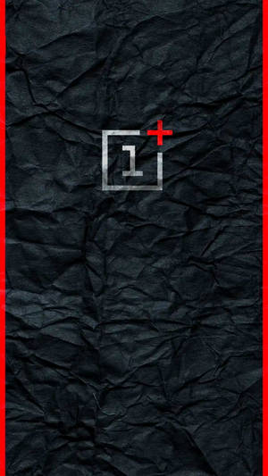 帶紅色邊框的皺黑紙上的 OnePlus 標誌 — OnePlus 壁紙