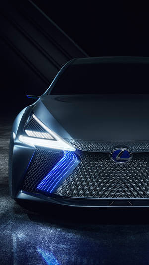 未來感 Lexus 汽車的特寫，配備發光的藍色車頭燈和格柵。