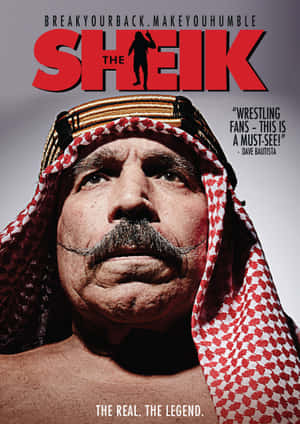 摔角手 The Sheik 戴著紅白頭巾，灰色背景上以粗體紅色文字呈現。 — 摔角 GIF 壁紙