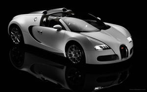 銀色Bugatti Veyron超級跑車在反光黑色表面上，攝影棚燈光。