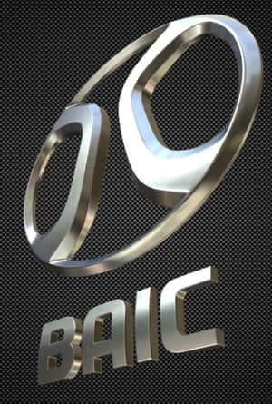 閃亮銀色BAIC標誌，帶有互鎖環，置於碳纖維背景上。 — 小米18 Fold 壁紙
