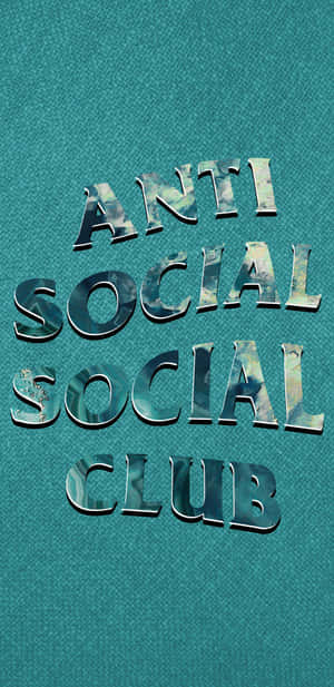 青綠色布料上以3D大理石字體呈現的Anti Social Social Club標誌。
