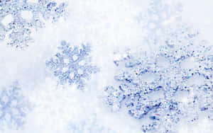 雪地上閃閃發光的雪花特寫 — 美麗聖誕 壁紙