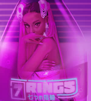 一位穿著粉紅色閃亮服飾的迷人女性，在霓虹燈下，帶有「7 RINGS」文字。