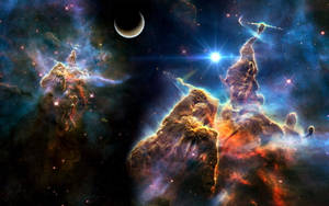 宇宙柱在帶有新月的星空背景下散發出鮮豔的色彩。